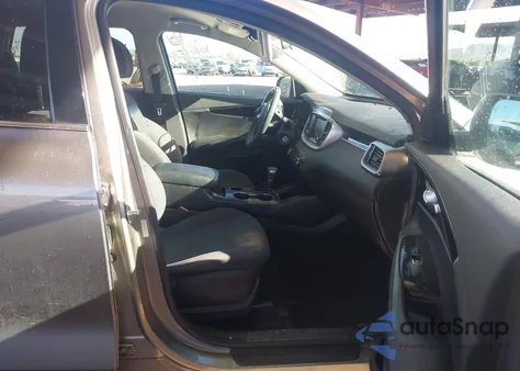 2019 Kia Sorento 2.4L Lx from USA, damaged, VIN 5XYPG4A3XKG466638